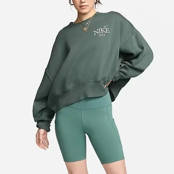 Nike One High Waisted Green Shorts Size XS NWT - Picture 1 of 8